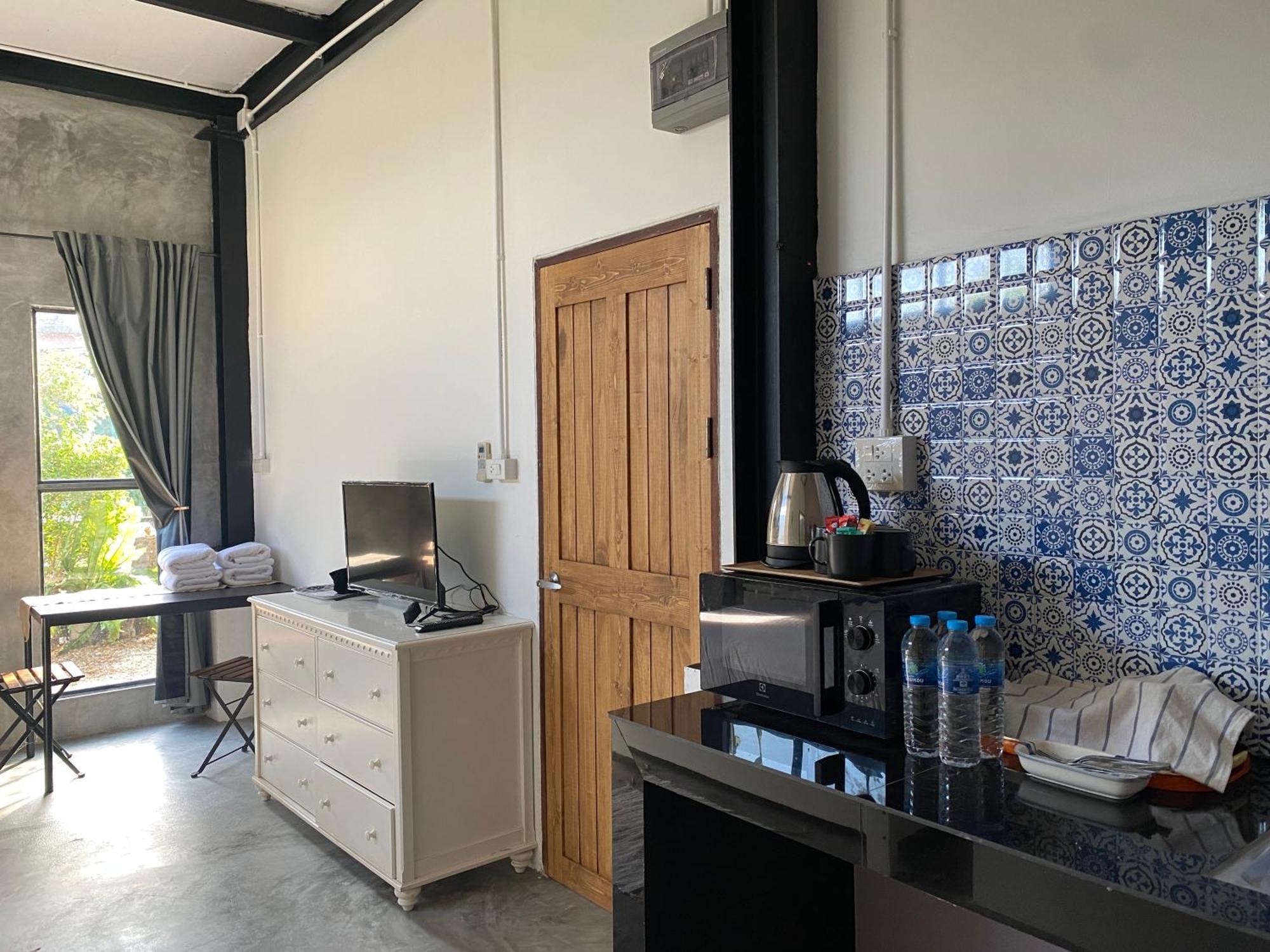Nokhook House Hostel Trang Exterior photo